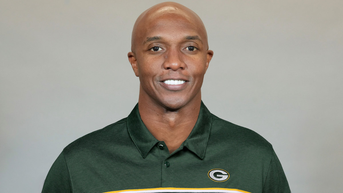 2023-greg-williams-photoshop-headshot-2560